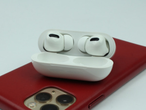 Krabička na AirPods Pro a iPhone 11 Pro 